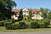 The palace in Wojnowo built in the place of the old one in the Neo – Baroque style in 1910, the old seat of the Dutch princes (the ruling family). Nowadays, because of the favourable microclimate, it accommodates the Rehabilitation Therapeutic Hospital for children.